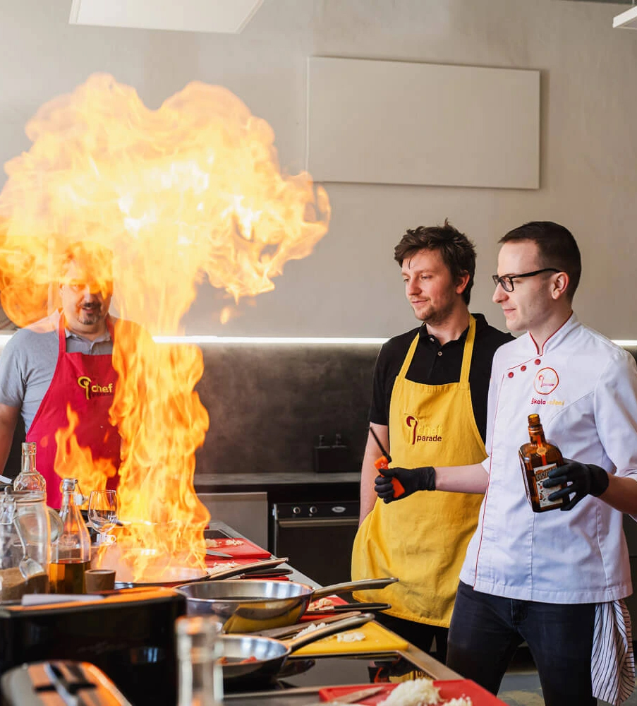 Flambírozó serpenyők: Milyen anyagot válasszunk és hogyan flambírozzunk helyesen?