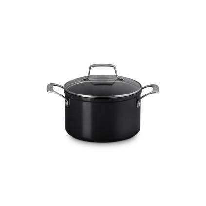 224205 kastrol essential 20 cm 3 8 l cerna hlinik le creuset