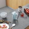 186467 3 smeg rucni mixer pastelova modra scena 03