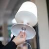 Hordozható asztali lámpa LIGHT TO GO, organikus szürke, Koziol